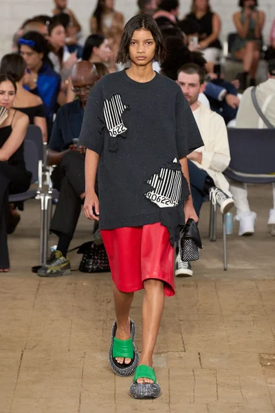 Look 15